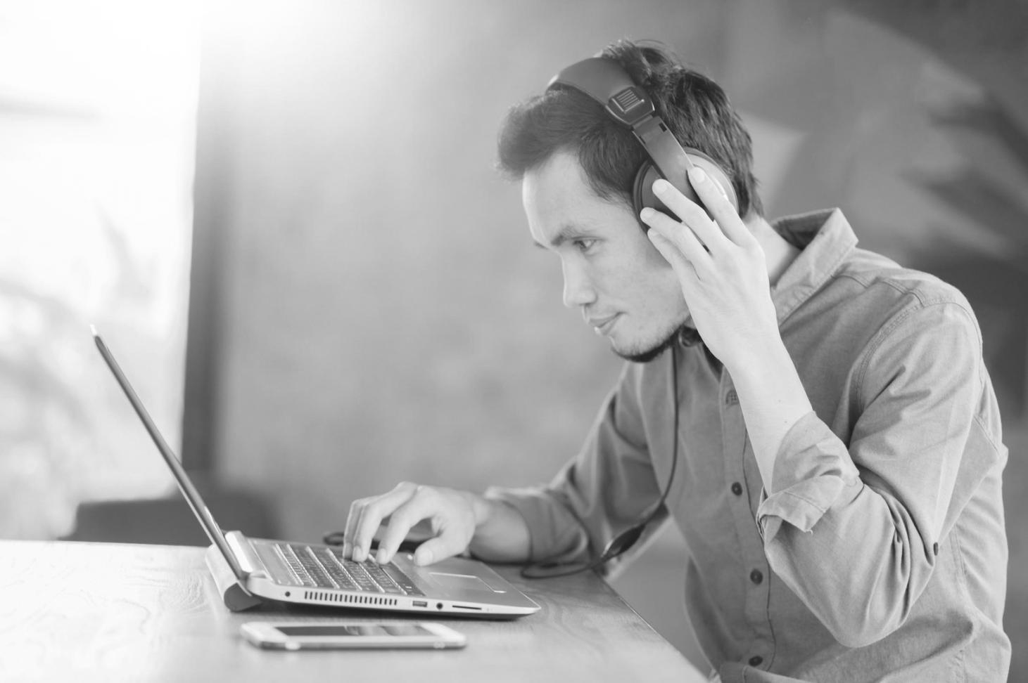 Professionelles Rechenzentrum mit redundanten Backup-Systemen